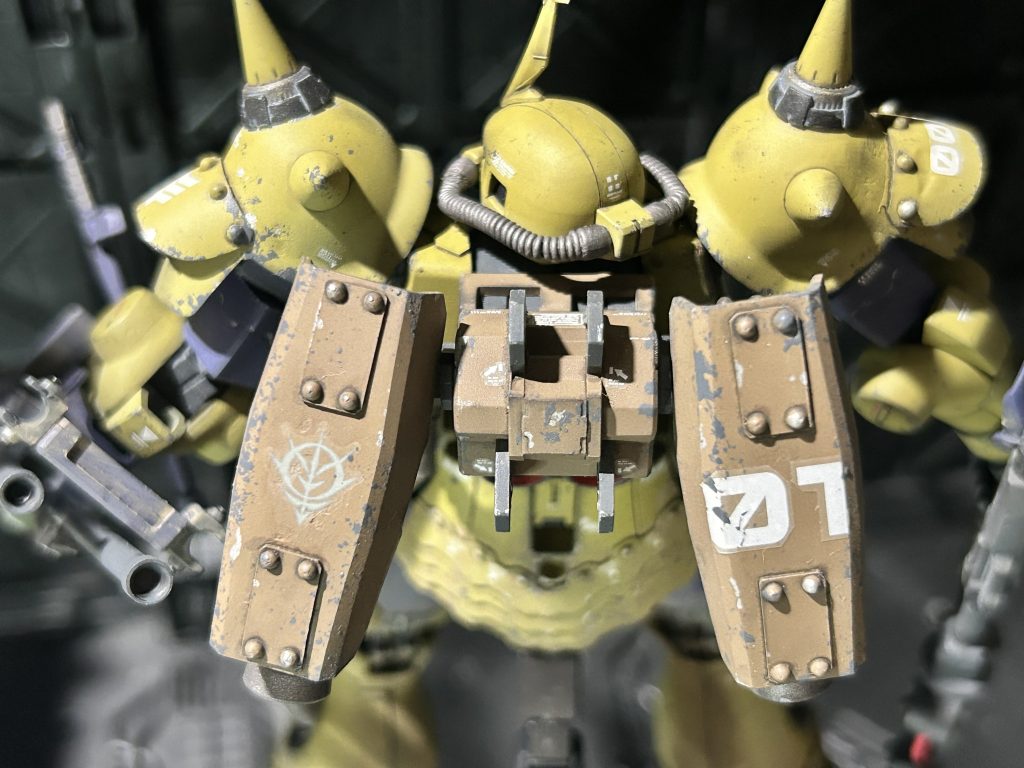 背部スラスターに挟まれる状態で追加の熱核反応路。