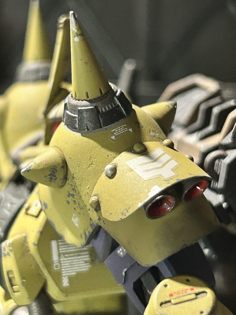 肩部スラスター。装甲も強化。