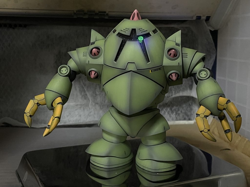 UVライト使わないとモノアイがまったく見えませんねー