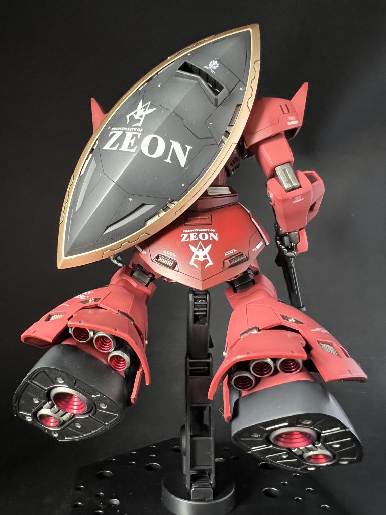 脚部を開閉可能にしました