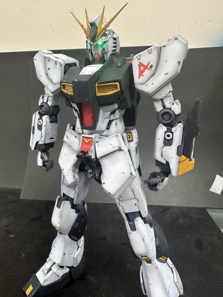 ウェザリングとダメージ加工で例のシーンにしました。