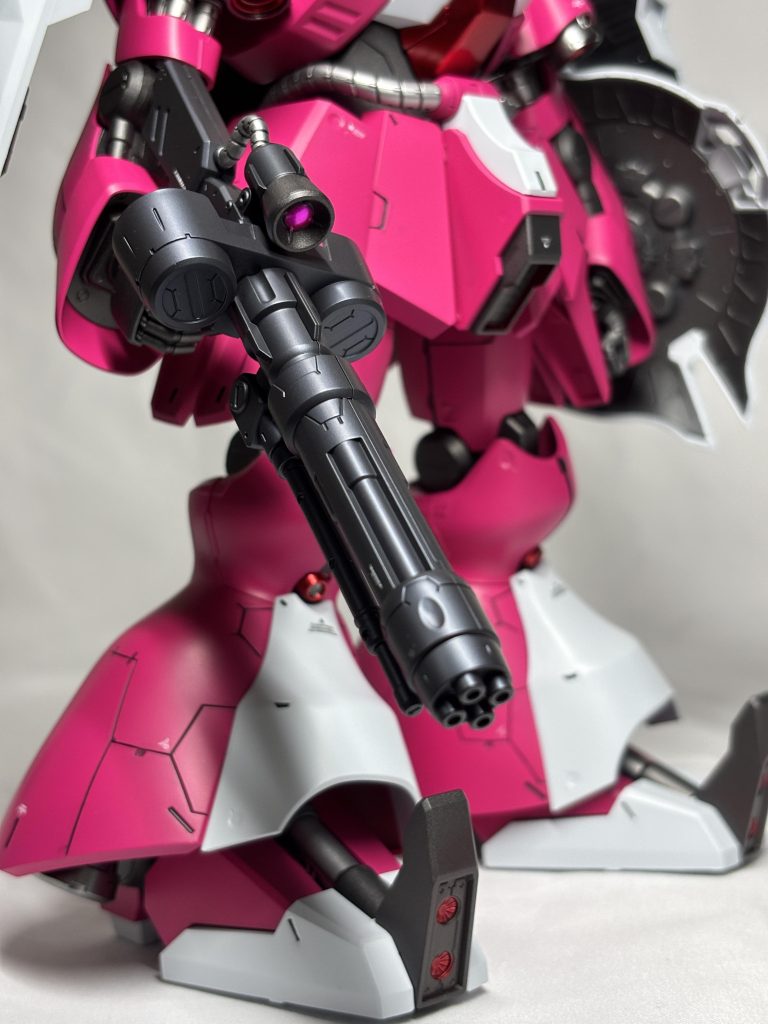 パーツがおおきいのでマスキングしやすかった為、ガトリングもちょこちょこ塗り分けました。