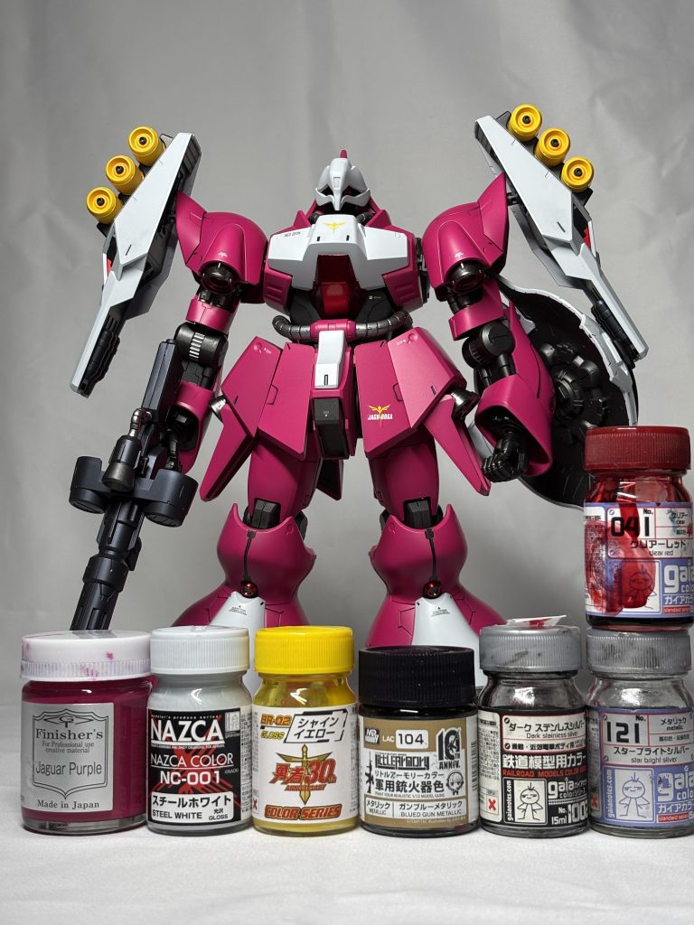 外装:(ピンク)ピンクサフ→ニンジャパープル、(白)グレサフ→スチールホワイト、(黄)ピンクサフ→勇者イエローフレーム:黒サフ+ガンメタサフ、パイプ:黒サフ→ダークステンレスシルバー、バーニア外:黒サフ→スターブライトアイアン、バーニア中:黒サフ→スターブライトシルバー→クリアレッド武器:黒サフ→ガンブルーメタリックトップコート:プレミアムセミグロスクリア