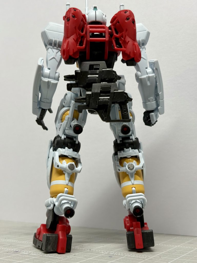 スラスタの部分塗装はもう少し頑張った方がいいですね。ボカタ機と合わせて塗ろうかな。