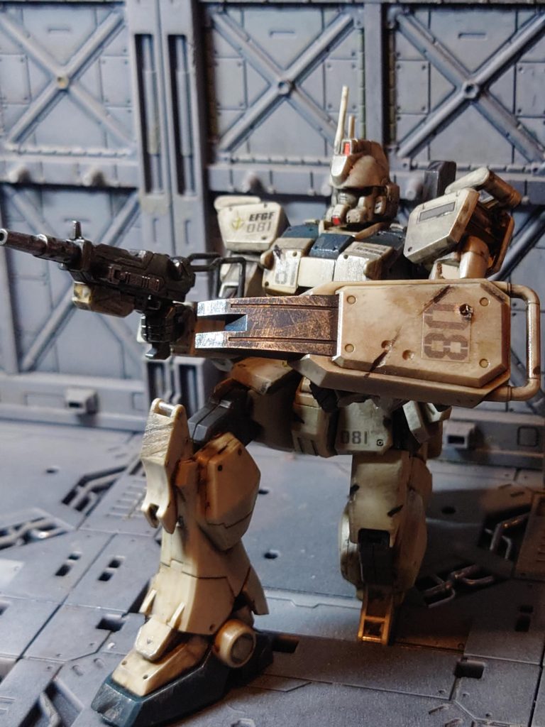 このポージングは失敗、、、EZ8と言えばの輝き撃ちをど忘れしました。。