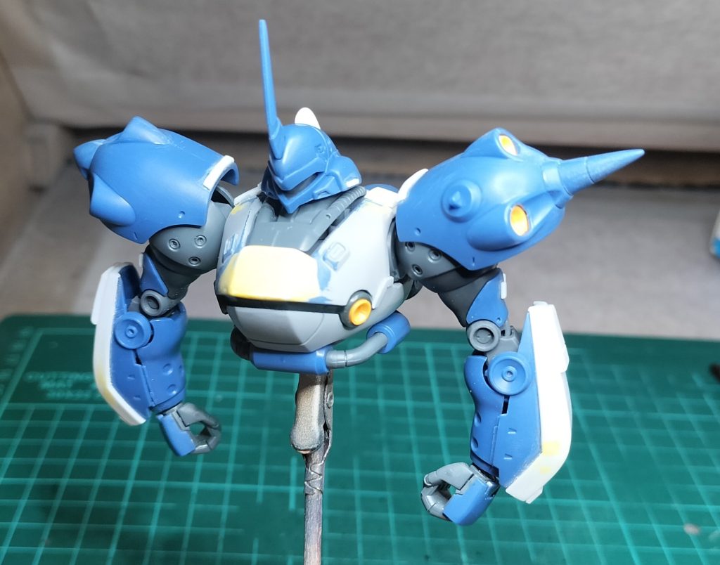 胸部の厚み盛ってアームガード強化してトサカ追加。各部、スジボリしてdetail-upしております。