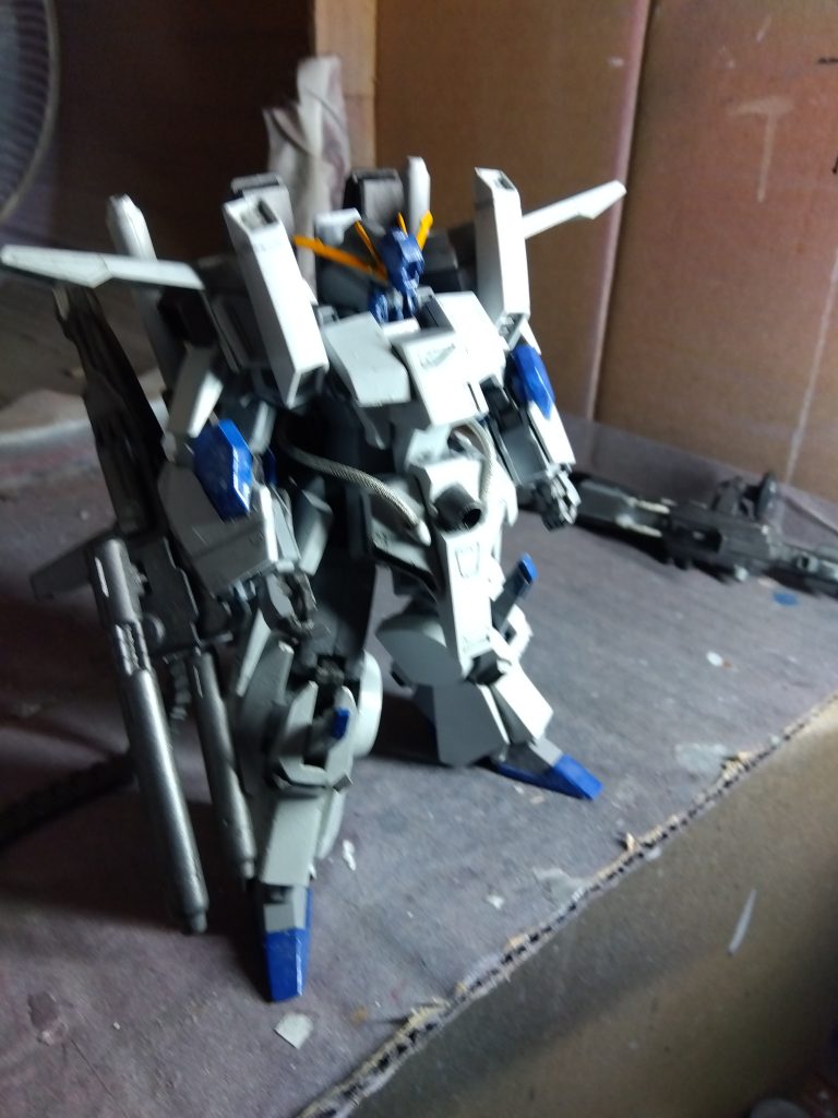 HGUCのダブルゼータガンダムをベースに、各所改造し、旧キットのフルアーマーダブルゼータガンダムのアーマーを移植したものです。