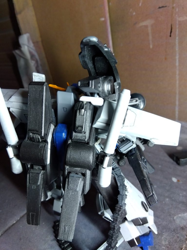 ランチャーとバックパックの接続パーツは、ムック本のデザインを参考に自作してます。