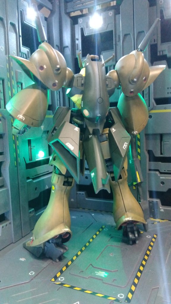 モノアイ可動化するつもりでしたが、自分の技術では難しかったのでシールで妥協。