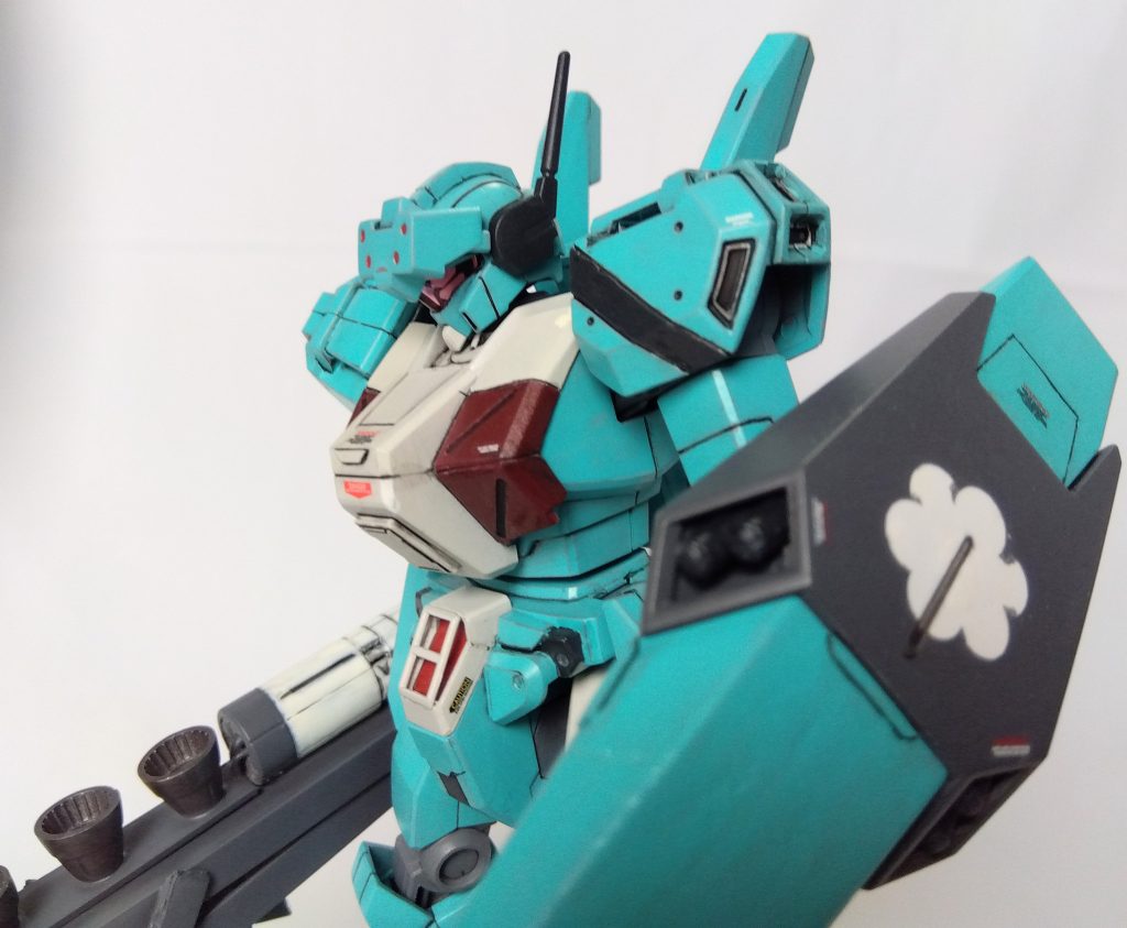 バイザーの中はジークアクス世界の連邦モビルスーツのように4つ目にしてます。