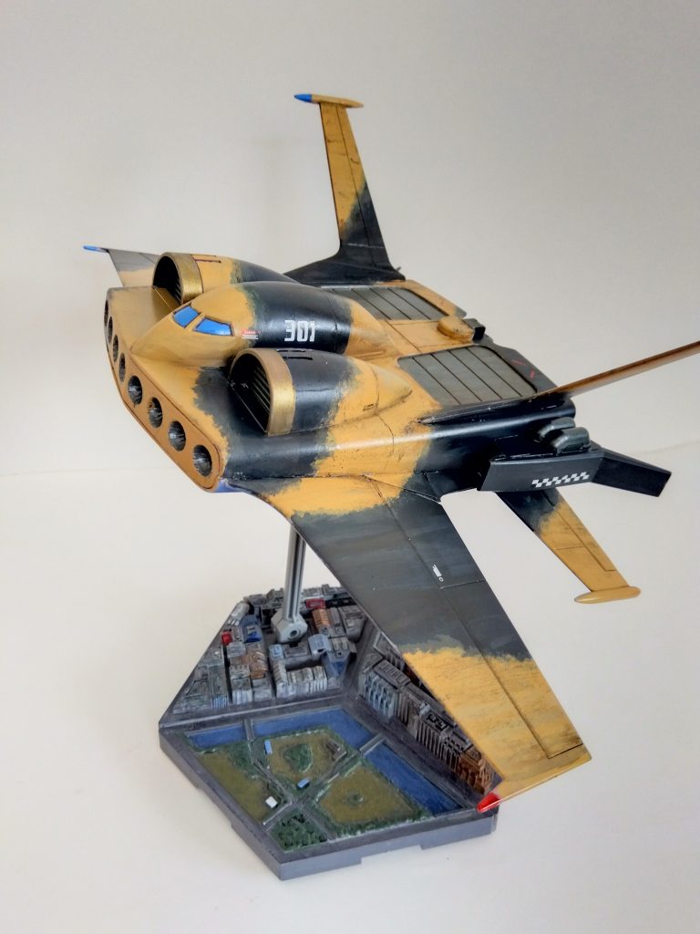 航空機っぽく見えるように、筋彫りを施しました。