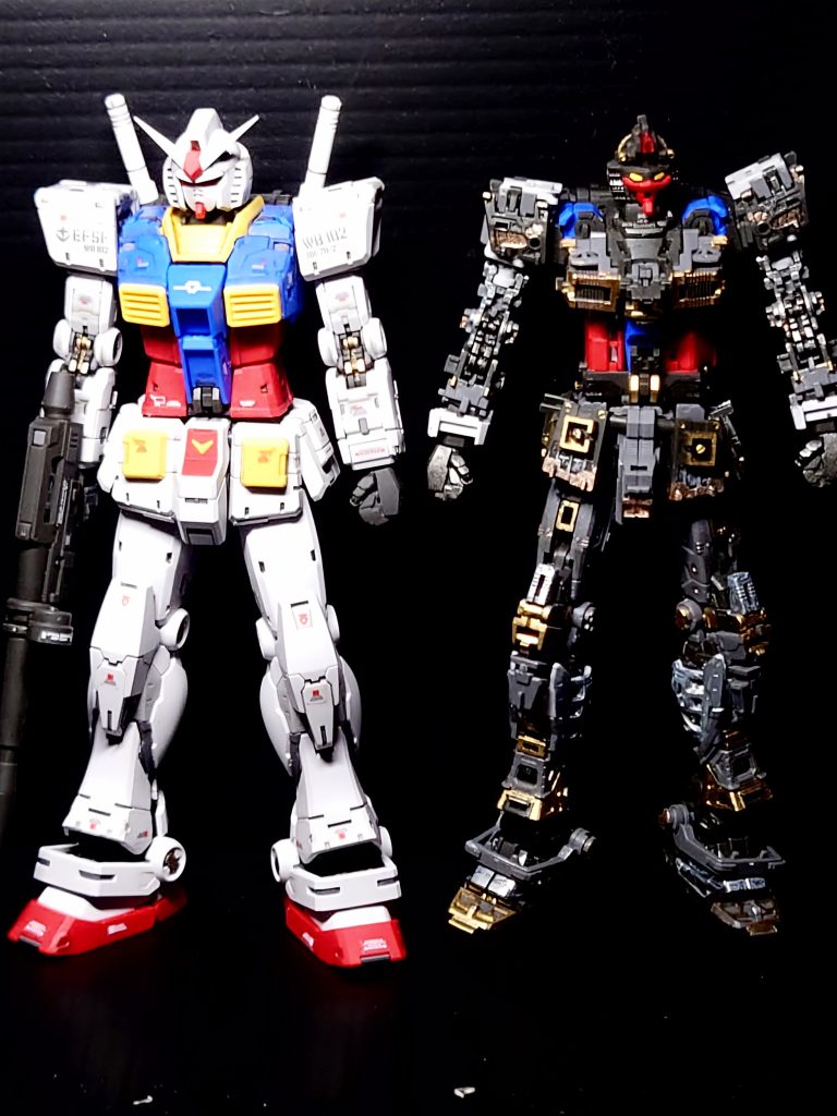 どうしても並べて飾りたく、人生初の同キット２体購入になりました。内部フレームは部分塗装でディテールアップで外装は素組みです。