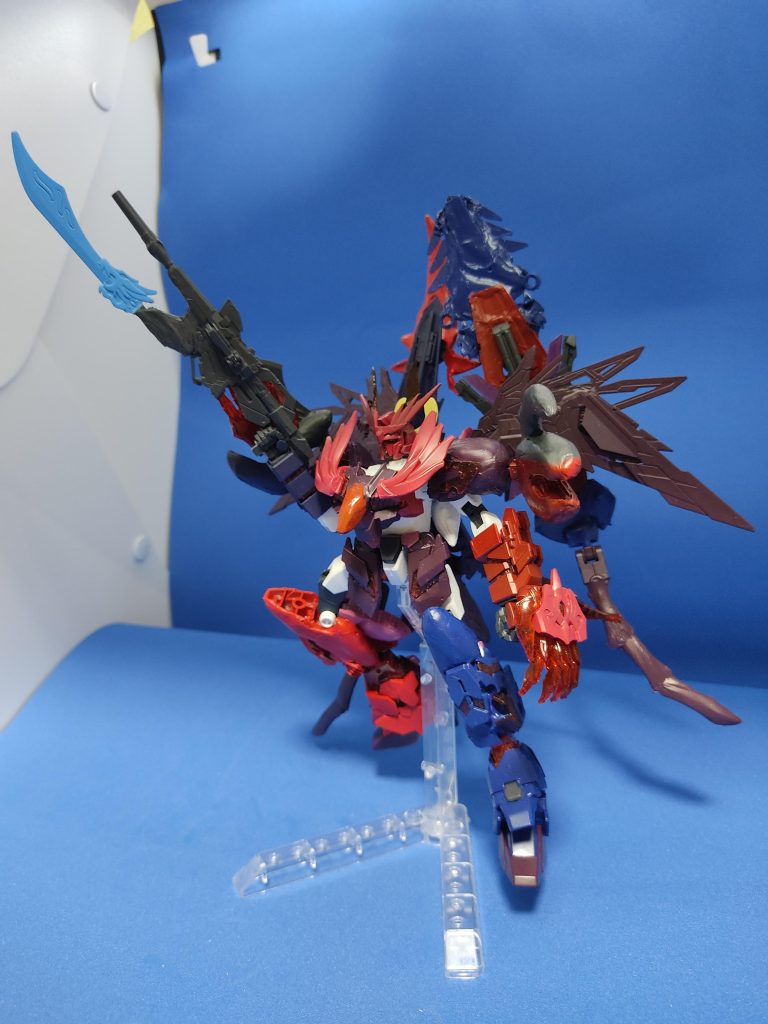 邪眼王ロマノフ1世モチーフの射撃武装、邪眼銃ロマノフマグナム。頭部は超神星アポロヌス・ドラゲリオンと邪神ロックロマノフ、右腕は龍神ヘヴィ、右腕は邪神マッドロマノフモチーフに塗装しました。