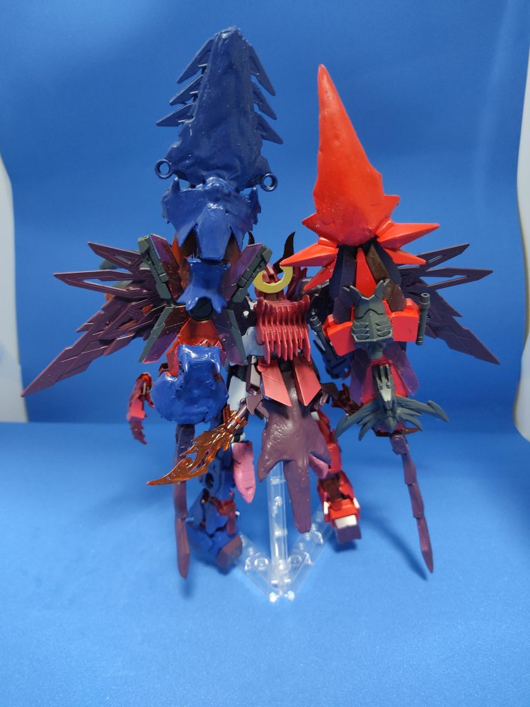 フェネクスのパーツは頭部のみで、それ以外はユニコーンガンダムデストロイモードのパーツを使用しました。
