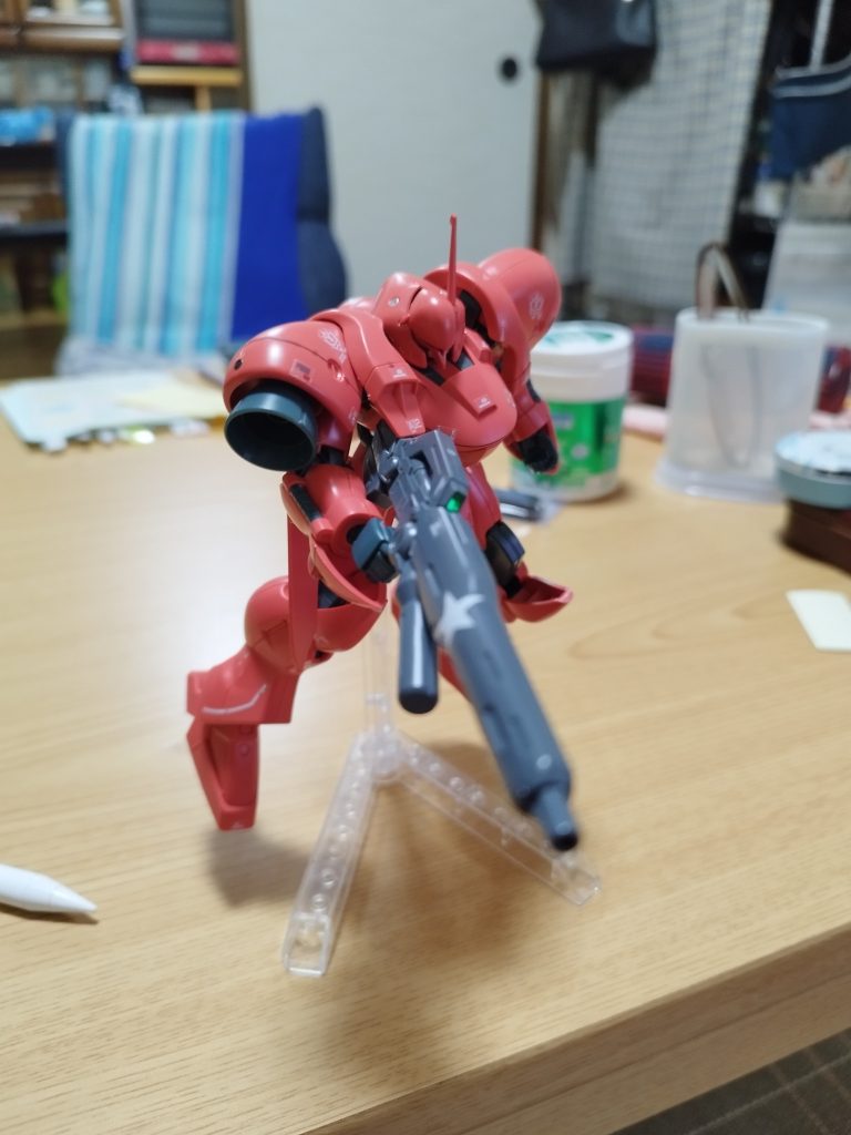 武器の照準器みたいなところはRGのシャアザクのシールをつかってます！