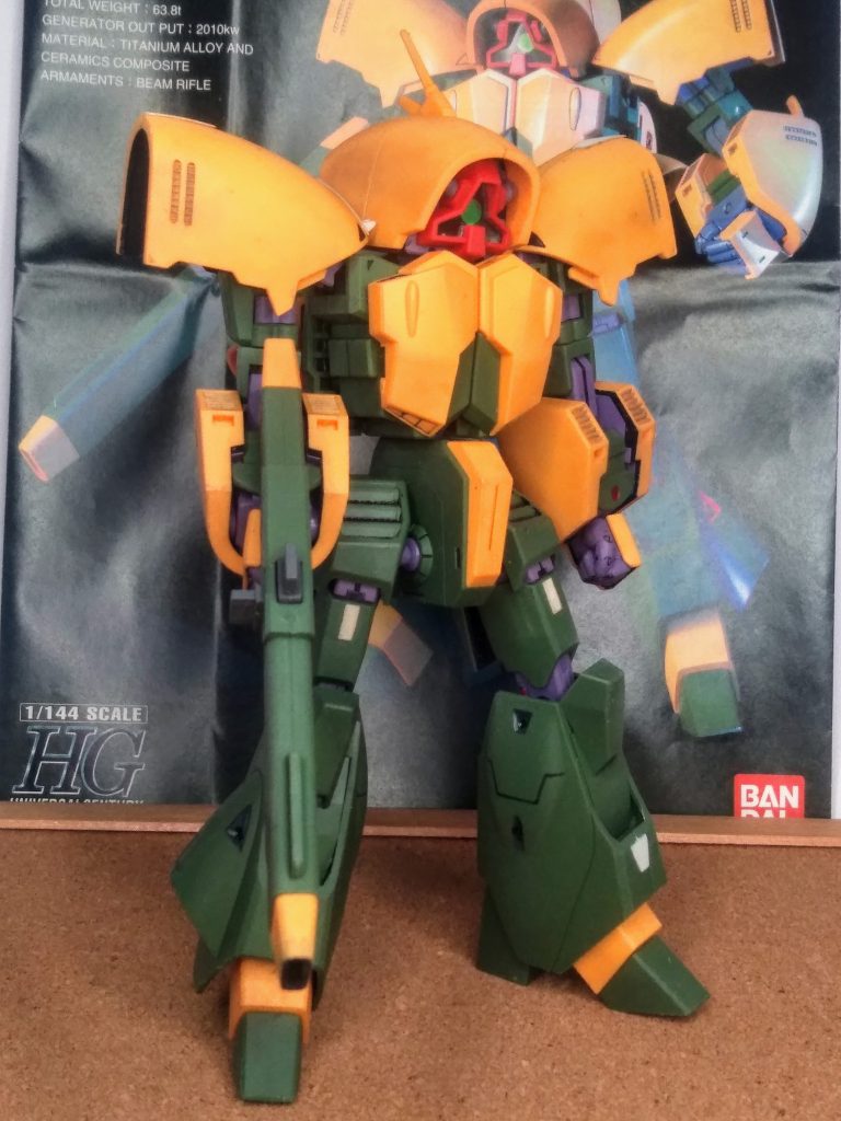 『NRX-044 アッシマー』のパイロットである『エン・ヴァーン大尉』 🧐ドンナカタ? 脳内設定・・・幼少期から『フライングディスク』で遊ぶのが大好きな『エン大尉』時を経るにつれ、ヨリ難易度の高い「円盤状のモノ🛸」を投げて、飛距離を測る事に興じる様になる。「ティーカップソーサー」に始まり「お鍋の蓋」果ては「回転ノコギリの歯(危険⚠️)」まで💦最も楽しかったのは「ノートパソコン」を放った時だとか💻・・・な戦士 と、コンナ感じで「「「YouTubeでノートパソコンを投げ合う動画を視聴したら、メッチャツボった‼️」」」 な『エン・ヴァーン大尉 』😅💦 果たして彼の活躍は如何ほどか 😖