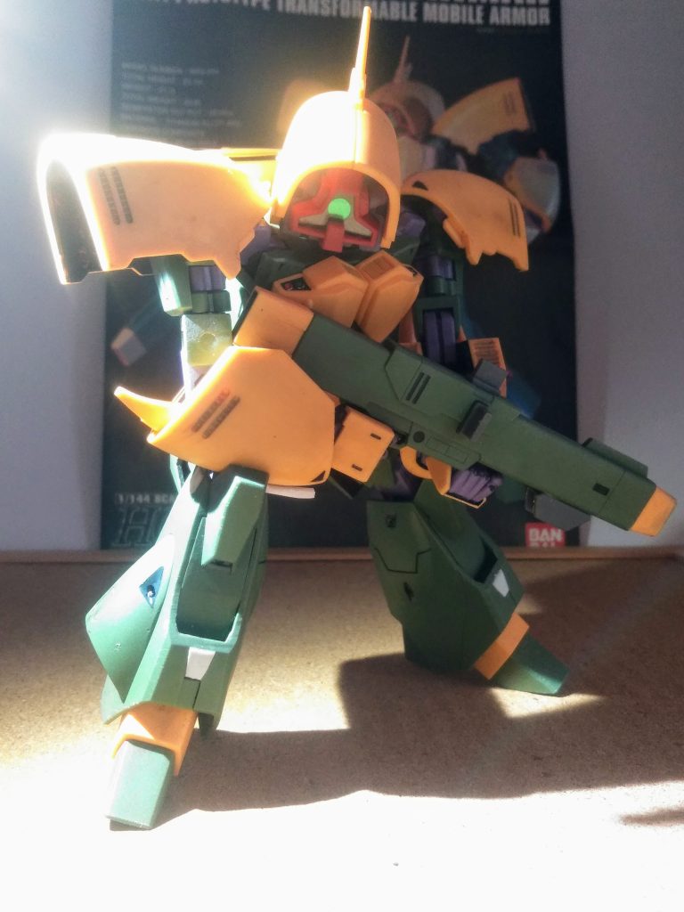 こんなマッシブな体格なのに、武装は「「「専用ライフルだけ❗」」」と!イウ潔さ😤💨💨この辺りが、初期可変モビルスーツの状況なのですかね 😩『ドムっぽい』お顔が『ジオニズム』を呼び起こす 😁💓