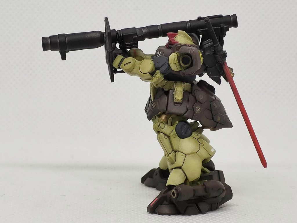 左手でちゃんと握っているように見えなくもない。