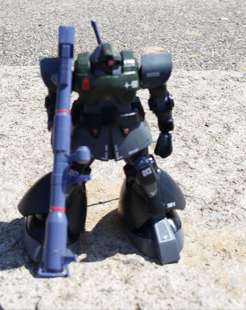 各種武装はバズーカ2種、ビームサーベルです色てきには量産形ゲルクのカラーになりましたね。最後にまだまだガンプラバトル初心者向なのでアドバイスとかあれば気軽にどうぞ