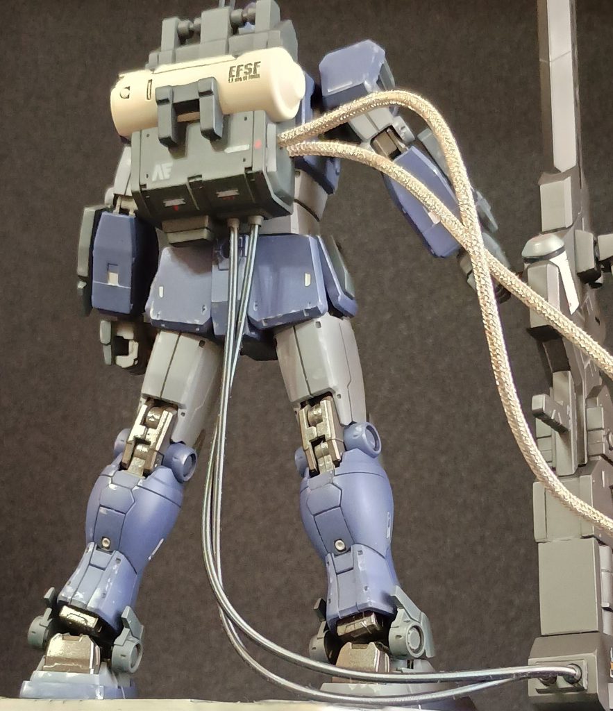 大砲に合わせてバックパックもジャンクパーツなどで自作。真ん中のタンクは以前使っていた電子タバコの使用済みカートリッジを加工(笑)GM本体は無加工です。