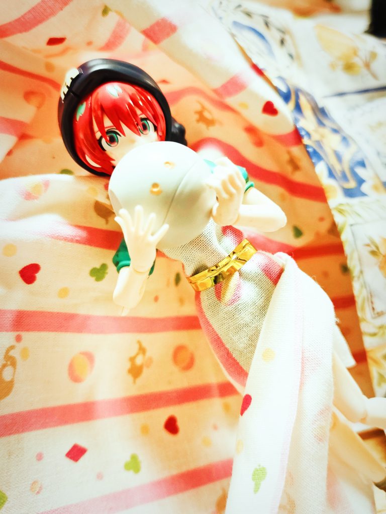 「 ハロ!」「 餃子の作り方教えて!!」「もう全然、 分かんない!」ハロ「ヤメトケ、ヤメトケ! 」「 マチュには、ムリ!ムリ!」マチュ「わたしやる時は、やるオンナだから! 」「 ギャフン餃子で、シュウジにキラキラ魅せてやるんだ!」