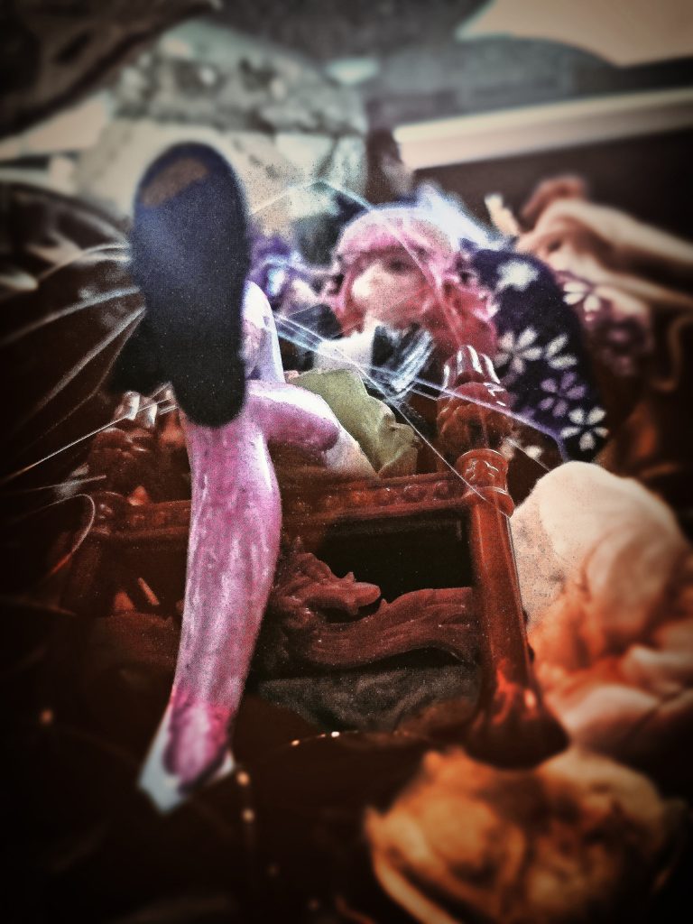 ララァ「!!!? 」「 そんな、、まさか、、」ハマーン『 どうした?』『 一陣の風さえ吹かなかったぞ!』『 ブランコのオンナ!』ララァ「 ハマーン…あなたはいったい?!」