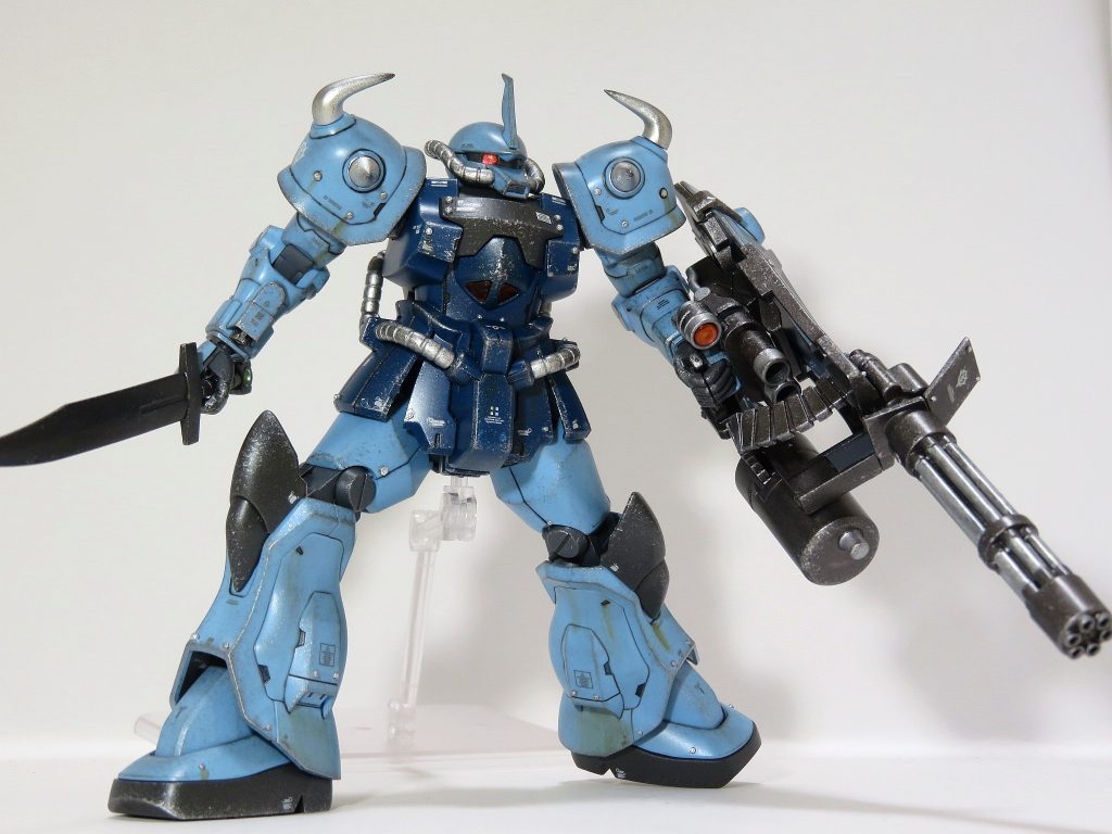 グフカスタムの思い出と言えば、個人的にはVSシリーズですかね。私はガンガン無印(ガンダムvsガンダム)から始めて、ネクスト、エクバ無印、そしてフルブまでプレイしていたのですが、そのときにグフカスタムをメインにしていました。機体の使用回数ランキングで、グフカスタムの使用回数が全国で8番目にランクインするぐらいには使っていたのですが、逆に「自分よりもグフカスを使っているプレイヤーがあと7人もいる」という現実に驚きました。フルブになって弱体化を食らい(わかる人にはわかる、無限ブースト削除)、システム的にも弱体化を食らいましたが、所謂キャラ愛で使い続けました。その後、同じコスト帯で猛威を振るっていたヅダも平行して使いはじめるのですが…。もちろん、OVAでの「震える山」でのノリス無双も大好きです。最強のオールドタイプは?と聞かれたらやっぱりノリスかなぁと思います。他にもヤザンやガトーなど、優れたパイロットがたくさんいるので難しい質問ですが、その中にノリスをいれても良いぐらいの活躍はしていると思います(°▽°)長々と閲覧ありがとうございました!