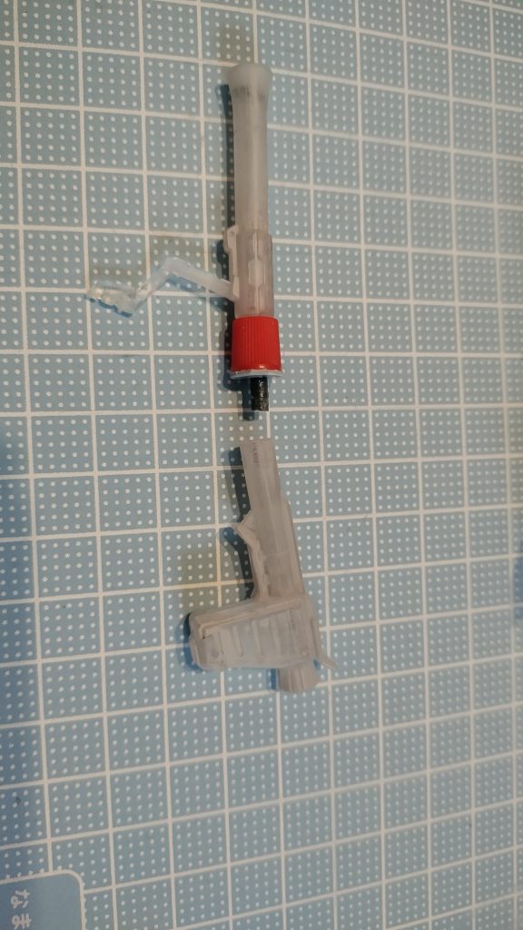 肩に色々付けたら担げなくなったので幅増しに弁当の醤油入れのフタをドッキング!