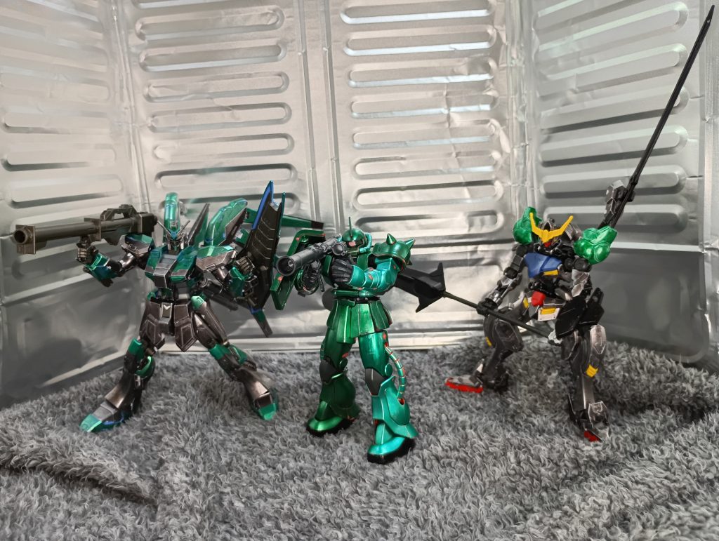 シャアザクを手に入れたら、グリーンにしようと決めてたので、グリーンにしました!せっかくなのでHi-νとバルバトスもチーム入りさせました!