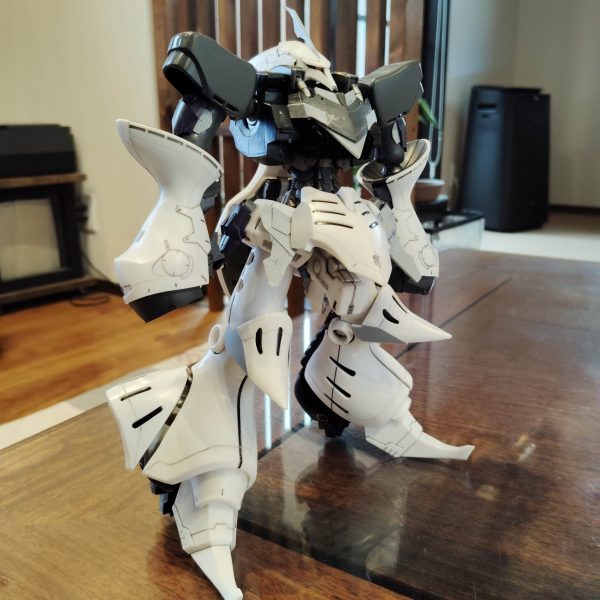 閲覧ありがとうございます！先日のキュベレイダムドの続きです！下半身のディテールアップを行ないましたスジボリの追加やフレア部の別パーツ化をしてみましたHGUCに比べて、部品が大きくこれまで、1年以上間が空いた私には結構やったつもりでも、作業量の割に変わったように感じられません(汗)まぁ、時間を掛けてカッコよくしていこうと思います今日はここまでです（1枚目）