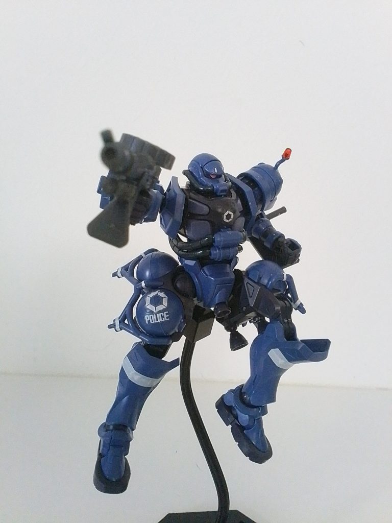 ポージングがうまくないので折れてしまわないか心配です(gundam-kao5)