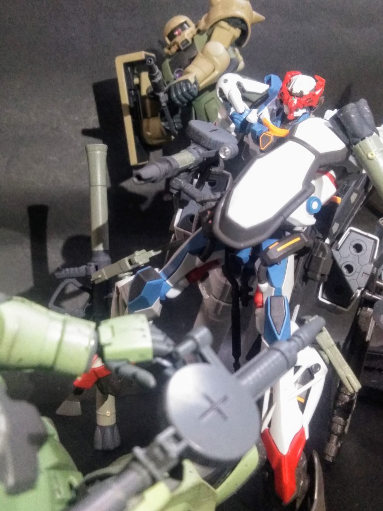 劇場版を視聴して🎬👀心の底から感動😭(驚愕？😱)の衝動が湧き上がったのは｢UP主｣だけではナイ❗😤・・・ハズ‼️ 🤔💭 🆙『ザク(GQ版)』が民間に払い下げされてイル演出は本当❗好き💕(*≧з≦)