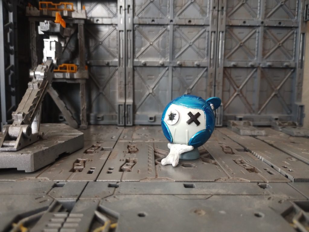 針金とボンドでボディをつくりました。