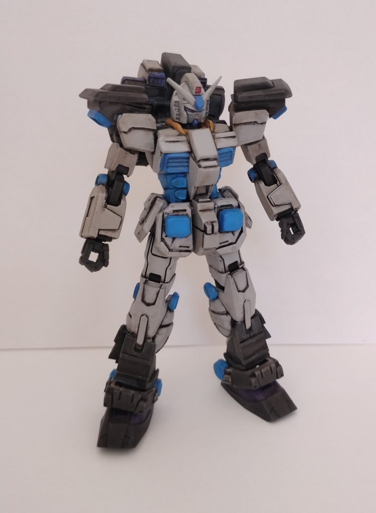 いろいろと装甲強化しております。肩 EGガンダム腰 100均プチブロック胸、脚 プラ板、プラ棒等です。