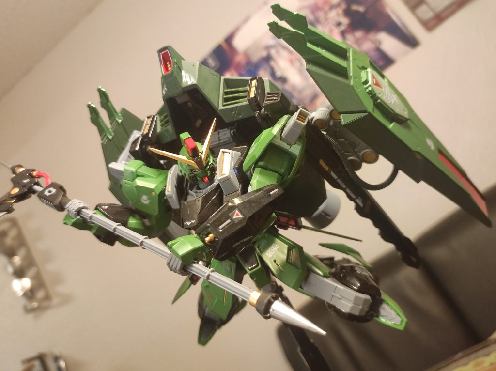 ガンプラの塗装や制作はもちろん、完成品の撮影も楽しかったです。これが私の一番好きなショットです。