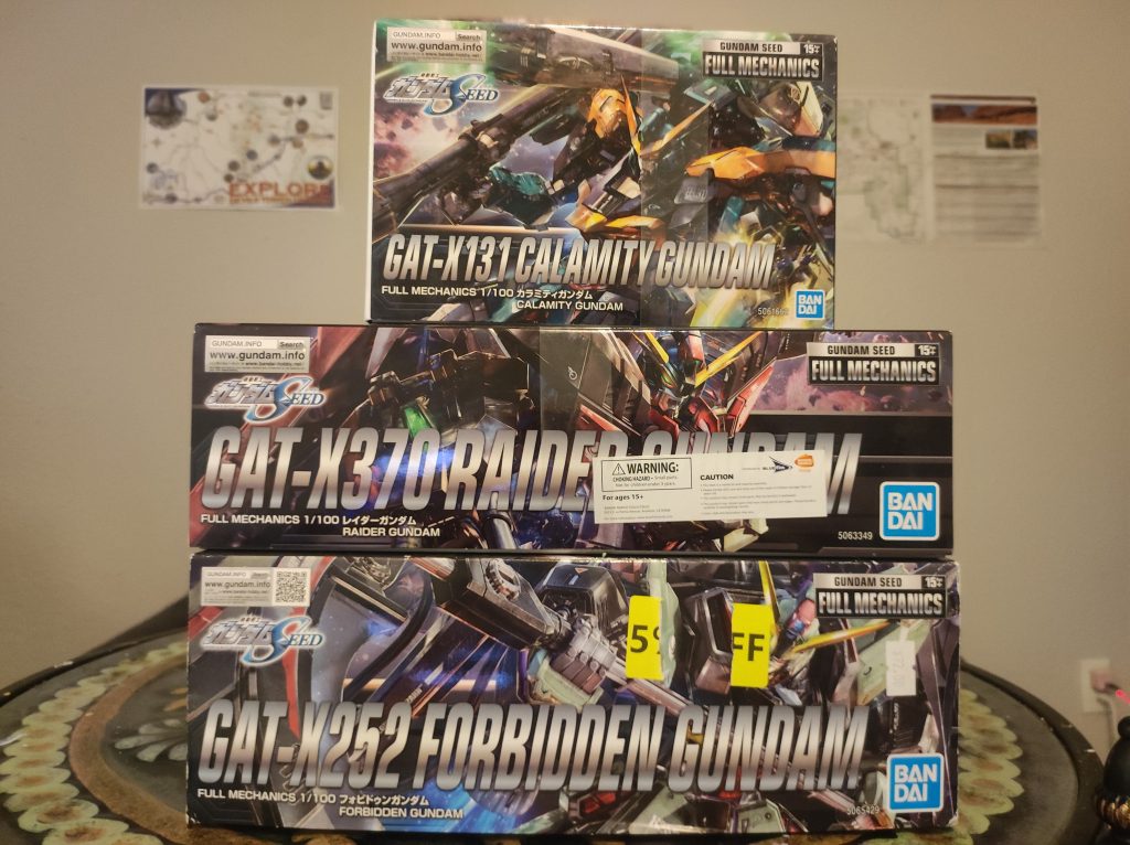 余談ですが、自分の誕生日にプレゼントをして三機の後期GATガンダムを買いました。期間限定のセールで三つのガンプラ(PG以外)を買うと10%割引が当たりました。パッケージの破損による、フォビドゥンだけはさらに5%割引がありました。三バカの集合は期待しています。