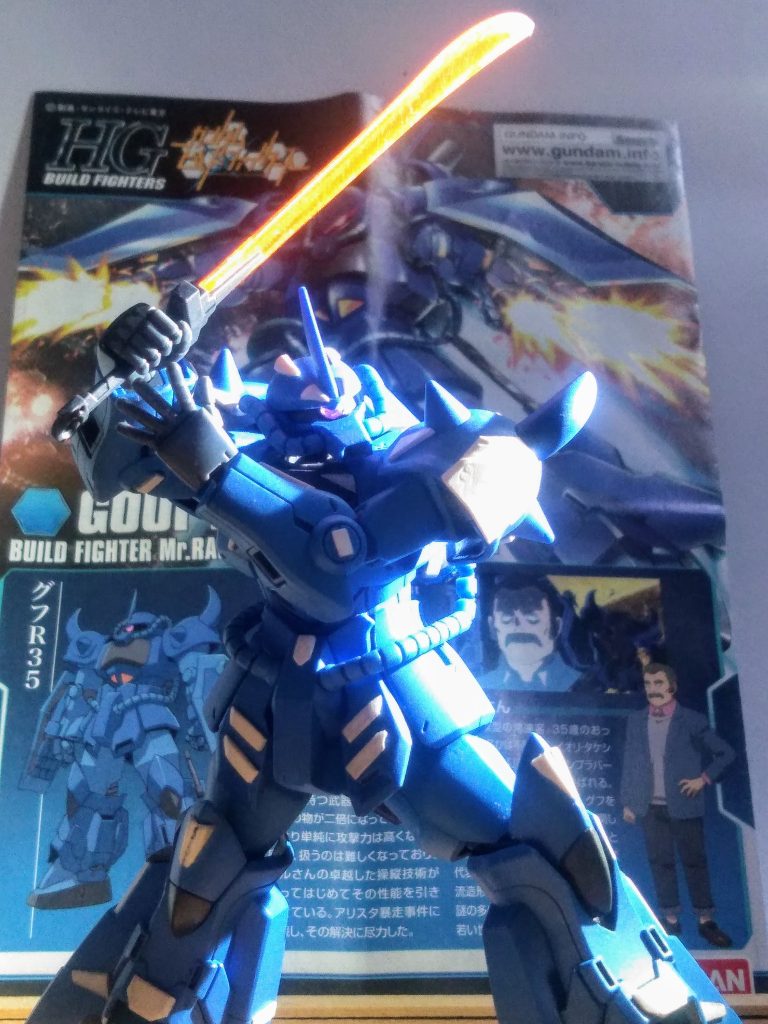 『GQuuuuuuX 劇内』だと、キチンとサーベルがアックス状に成って、タイトル回収しておりました 😏まぁ、ソレはソレとして 😚「「「サーベル抜刀‼️」」」をイッテみます 😤💨未だに判らないのですが、『グフのヒート・サーベル』はビームなのですか❓🧐