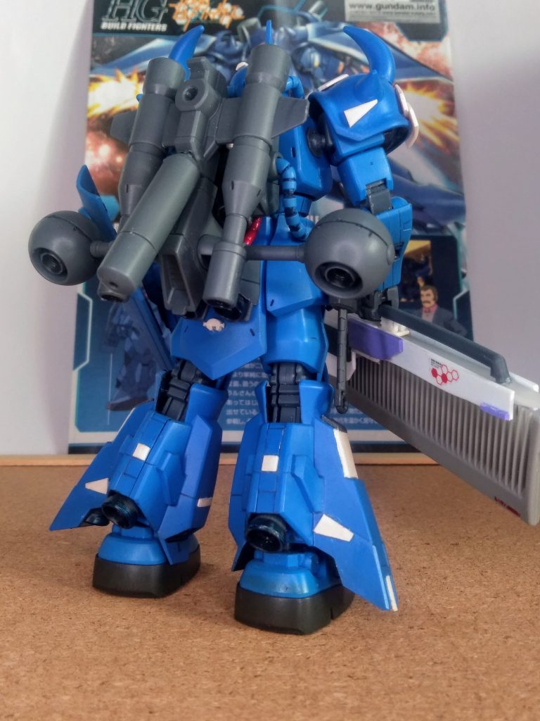 ソウソウ!キットに付属の『専用バックパック』もクっ付けときますネ 😋この形状!『ガトーさん』の言うところの『ジオンの精神』が形と成っております 🤣🤣🤣