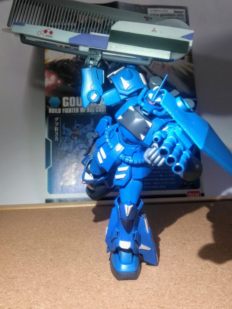 新たな『A friend with long hair 改』ならば、片手で軽々?持ち運び可能 🆗‼️『75mm 5 連装バルカンポッド』だって普通に構えられる 😆⤴️⤴️この射撃兵装『グフ重装型』ミタイで、カッコいい 🤩🎵🎵