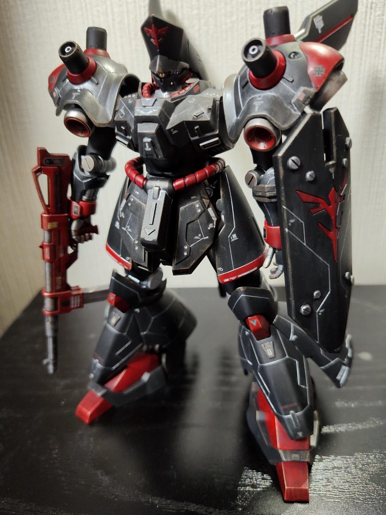 ギラドーガの余剰パーツが大量に出てもったいないのでジャンクのサザビーを利用してギラドーガも制作しようと思います。