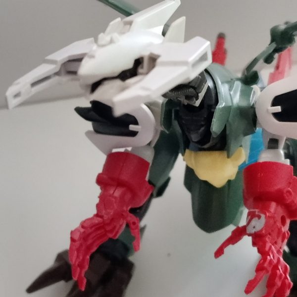 混ぜるな危険で煮詰まって別のをドラゴン型はこうだろうと人の手を付けてないキットフル稼働で組んで羽をデスサイズの付けて見たら自重で潰れたwwと云う事で元の羽〜色味考えないと（1枚目）