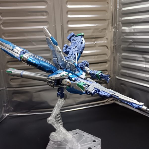 SC30さんの作品を見て、うちのHi-νとνを分解してみたら・・・。これは、Hi-νの飛行タイプへの道か！？（1枚目）