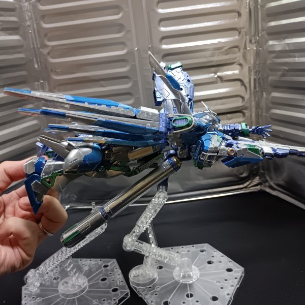 SC30さんの作品を見て、うちのHi-νとνを分解してみたら・・・。これは、Hi-νの飛行タイプへの道か！？（6枚目）