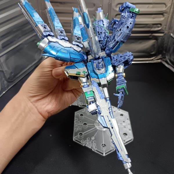 SC30さんの作品を見て、うちのHi-νとνを分解してみたら・・・。これは、Hi-νの飛行タイプへの道か！？（7枚目）