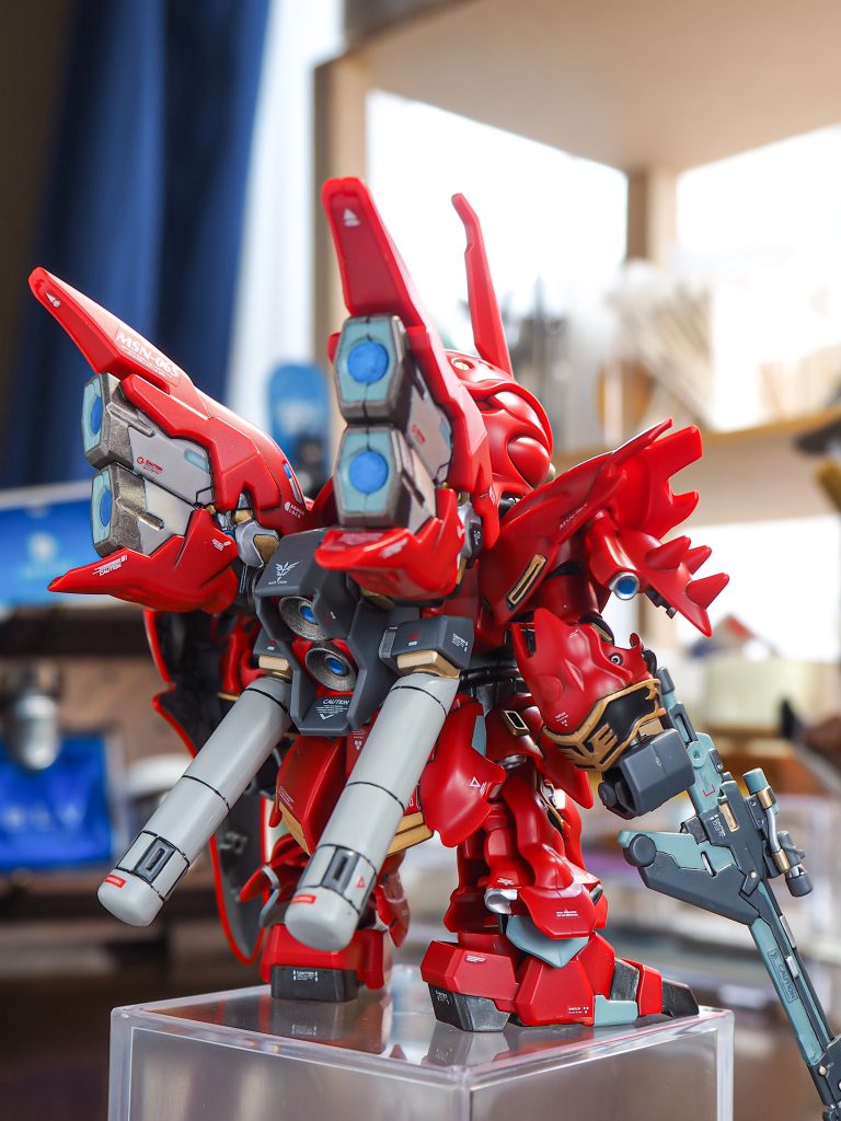 差し色にブルーグレーとメタリックブルー。赤と青は合いますね☺️