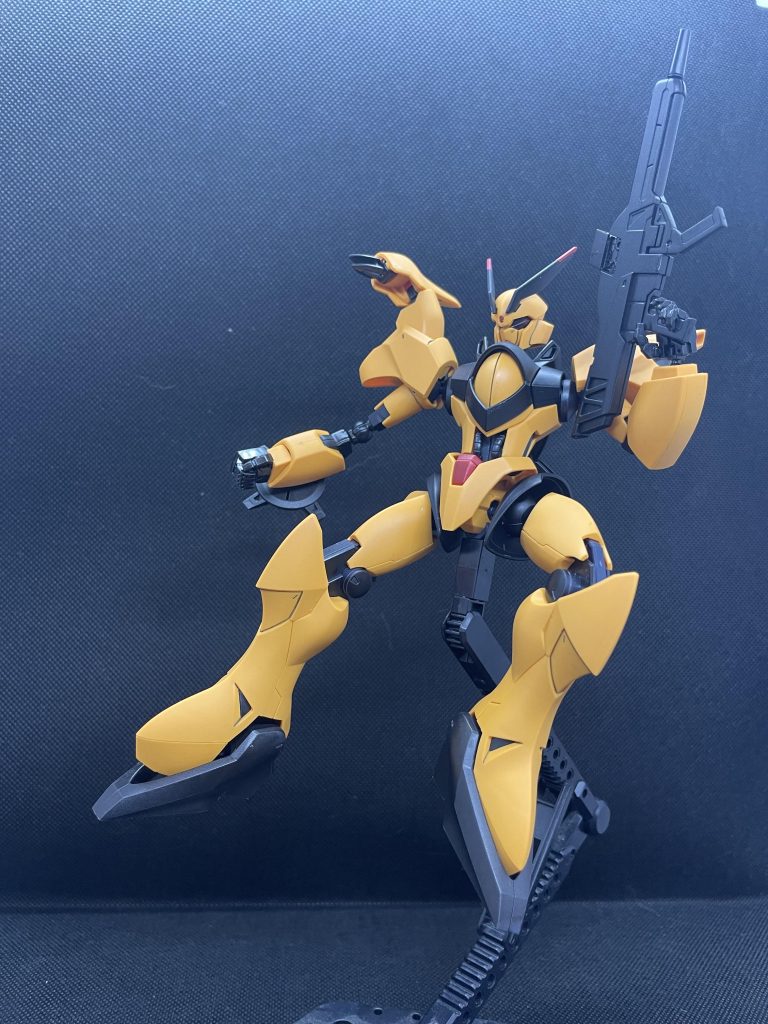 延長したら、元々のギミックのショルダービームガンもサマになりました。