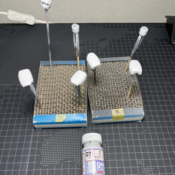 今作ってる作品の進捗その2。ベース塗装なんとなく完了。ここからクリア吹いて、表面に問題無ければデカール貼りの工程に入りますー（2枚目）