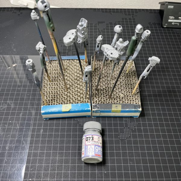 今作ってる作品の進捗その2。ベース塗装なんとなく完了。ここからクリア吹いて、表面に問題無ければデカール貼りの工程に入りますー（4枚目）