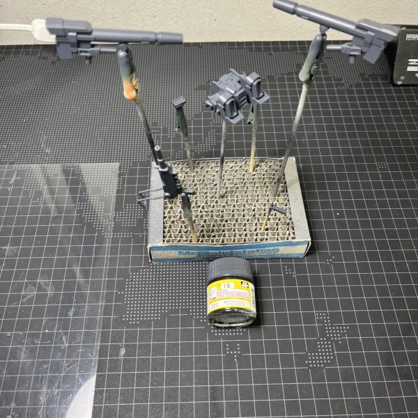 今作ってる作品の進捗その2。ベース塗装なんとなく完了。ここからクリア吹いて、表面に問題無ければデカール貼りの工程に入りますー（5枚目）