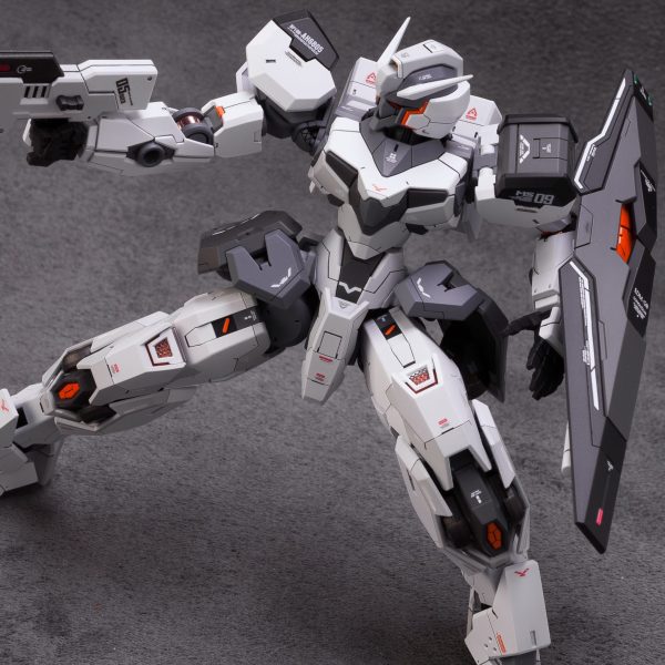 あ*こ様 HG ガンプラ「ガンフィオーレ」 ガンヴォルヴァ 改造 全塗装 作品 ガンプラ全塗装】HG「ガンヴォルヴァ」を某機動警察レイバー風に